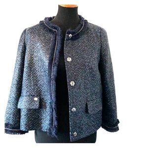 detailed blazer. One of a kind. Cropped sleeve